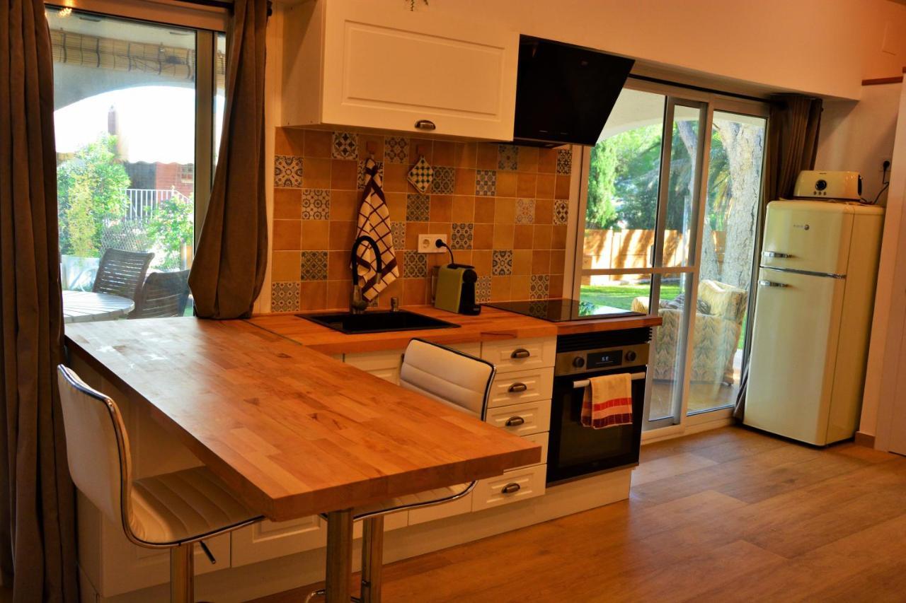 Villa Sitges El Ranch Amaizing Outdoor Areas Beaches At 5 Minutes Walk Sitges At 15 Min Drive Ac Pool Jacuzzi & Garden Xxl Calafell Exteriör bild